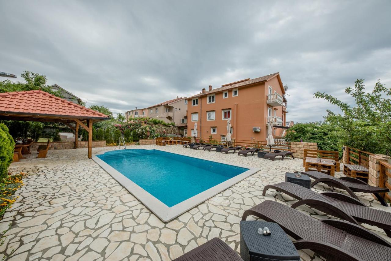 Apartments Scerbe 3103 Mundanije Екстер'єр фото