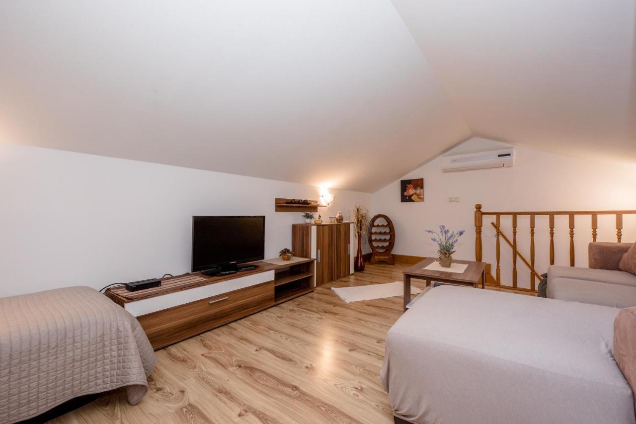 Apartments Scerbe 3103 Mundanije Екстер'єр фото